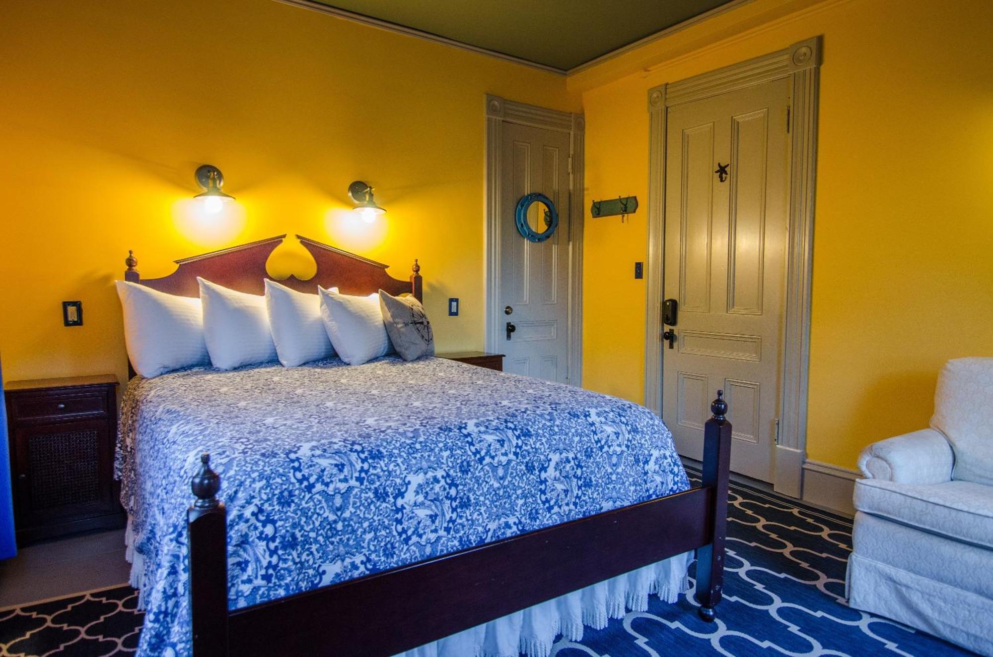 Heart Of The Village Bed & Breakfast In Shelburne Vt Rum bild