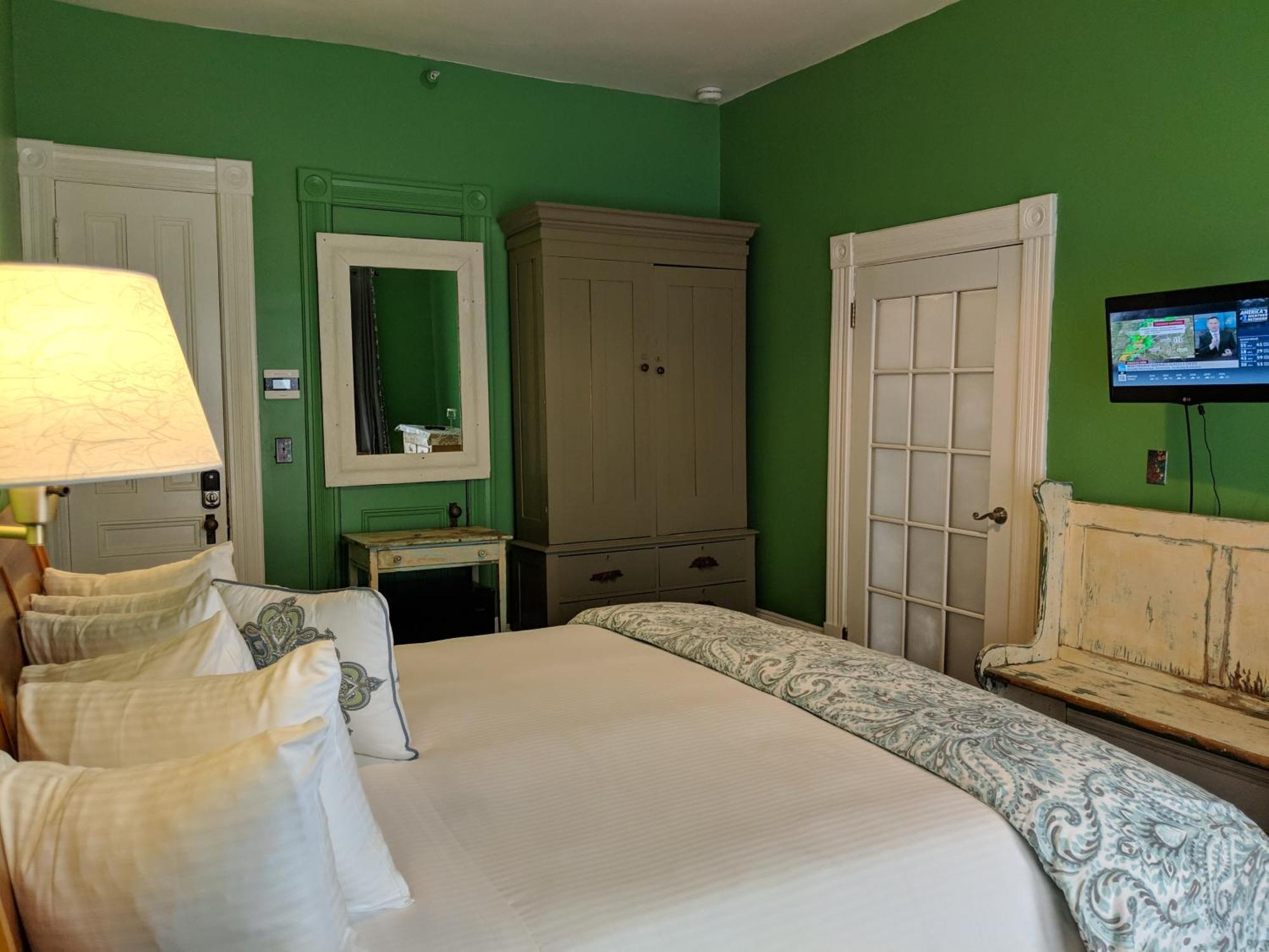 Heart Of The Village Bed & Breakfast In Shelburne Vt Rum bild