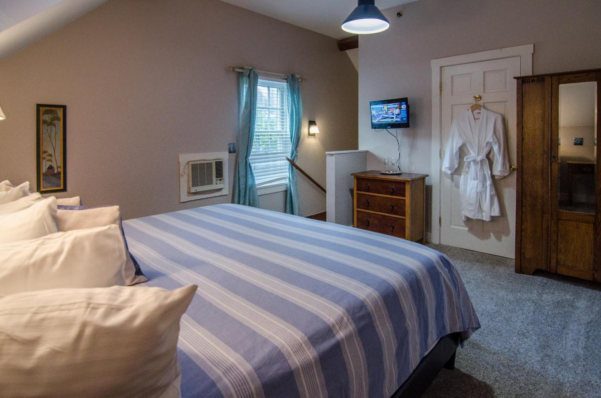 Heart Of The Village Bed & Breakfast In Shelburne Vt Rum bild