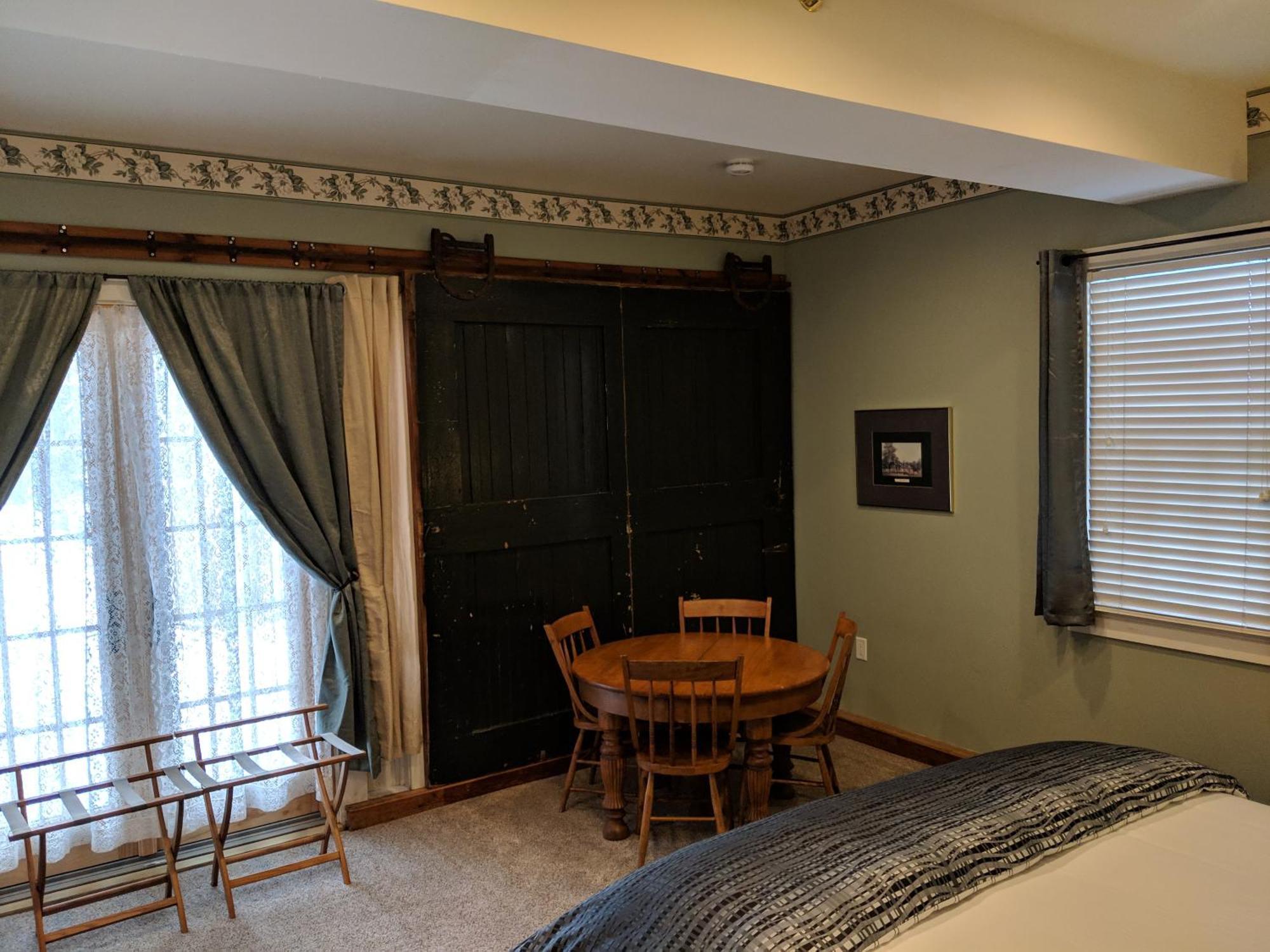 Heart Of The Village Bed & Breakfast In Shelburne Vt Rum bild